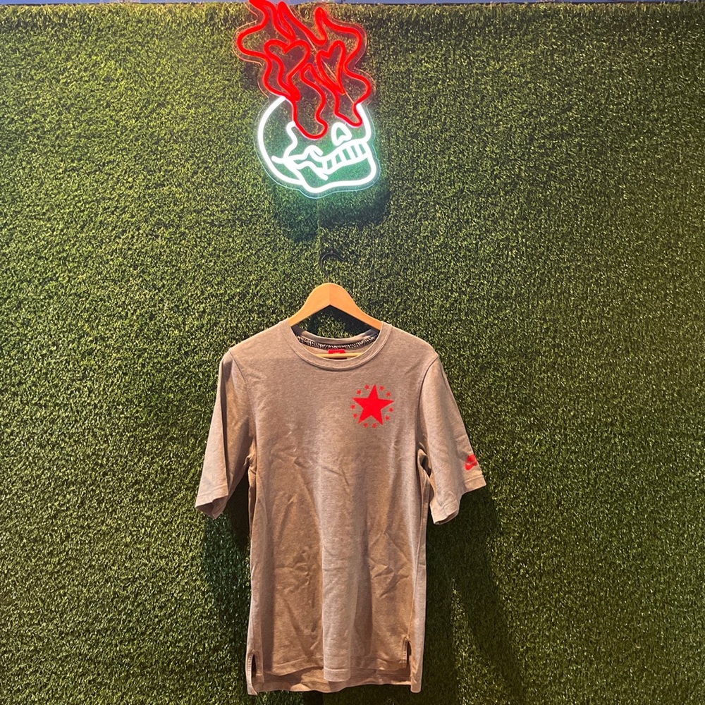 NIKE HOGTOWN TEE🩶
Size Small- True to Size❤️
10/10 Condition🩶
Open to Offers❤️